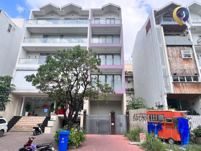 Tòa nhà 82 Hoàng Trọng Mậu